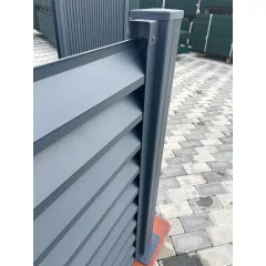 Antrasit gri ve beyaz renk seçenekleriyle dinamik tasarımlı juke model yarım açılı alüminyum bahçe çiti