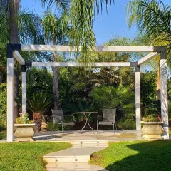 Üstü Açık Kendin Yap Pergola Sistemi - 9x9 Kalas Minimalist tasarımlı, üstü açık iskelet yapısına sahip 9x9 çam kalaslı kendin yap pergola sistemi
