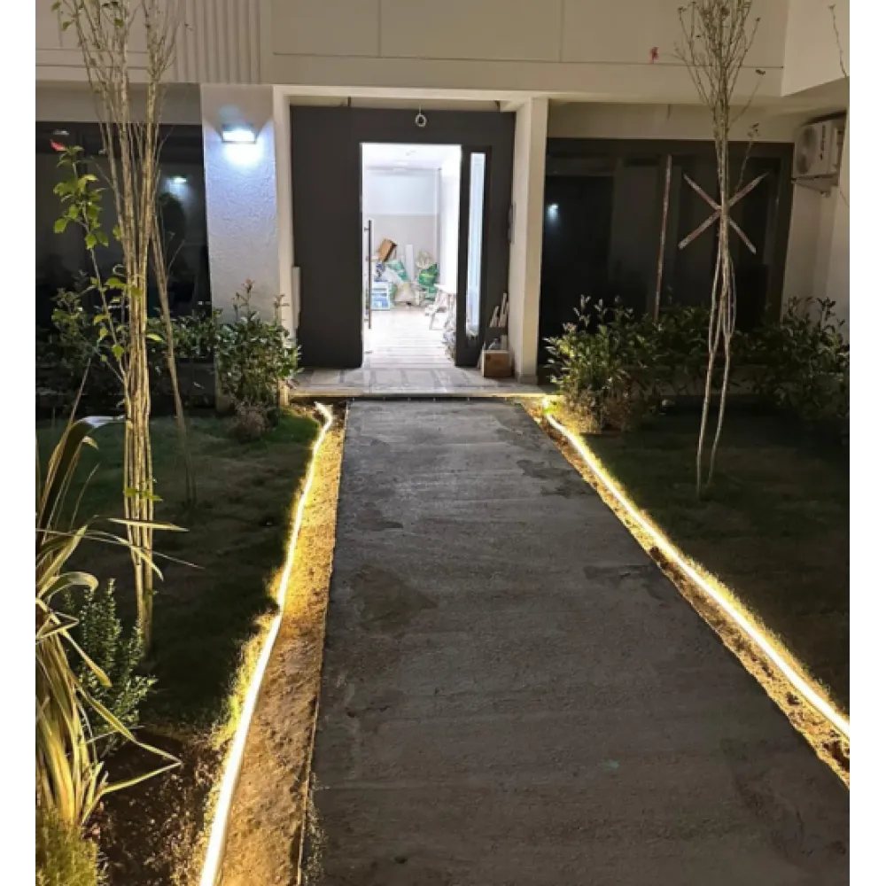 Beyaz LED Takılabilir Çim Sınırlayıcı - 7,5 cm x 20 Metre Beyaz LED Takılabilir Çim Sınırlayıcı - 7,5 cm x 20 Metre